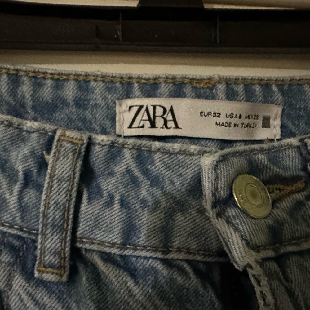 Zara Women’s Light Blue Denim Jeans